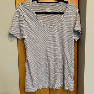Old Navy white & navy striped vneck tee